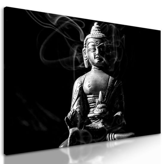 Obrazu Budha zahalený dymom v čiernobielom prevedení