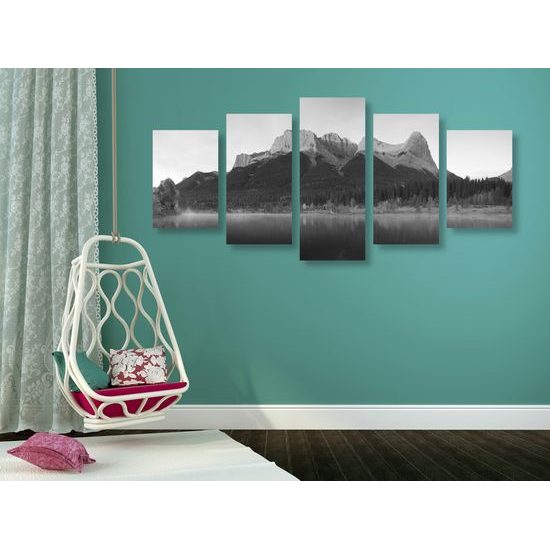 5-dielny obraz majestátna hora v čiernobielom prevedení