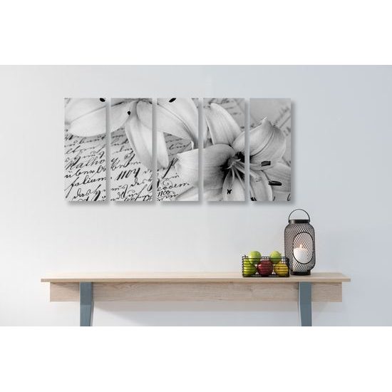 5-dielny obraz ľalia na ľúbostnom liste v čiernobielom prevedení