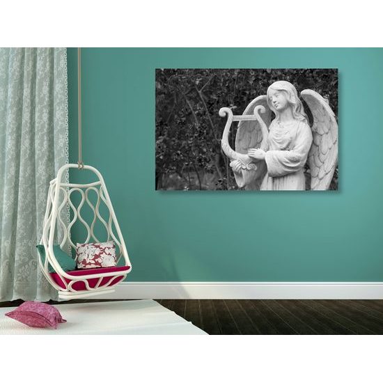 Obraz spievajúci anjel v čiernobielom prevedení