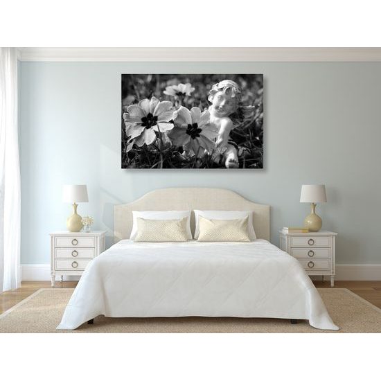 Obraz anjel na rozkvitnutej lúke v čiernobielom prevedení
