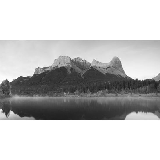 Obraz majestátna hora v čiernobielom prevedení