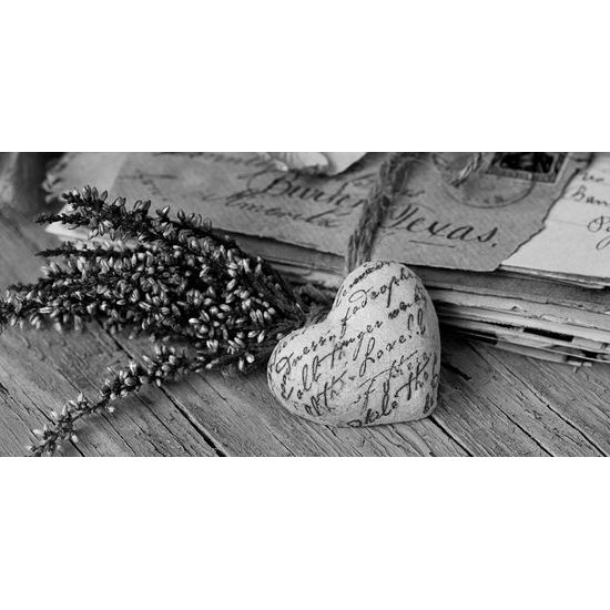 Obraz zátišie plné starej lásky v čiernobielom prevedení