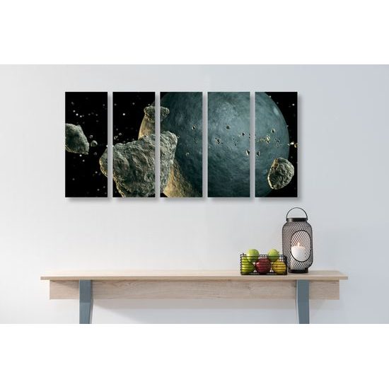 5-dielny obraz meteority krúžiace okolo neznámej planéty