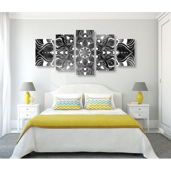 5-dielny obraz vesmírna Mandala v čiernobielom prevedení