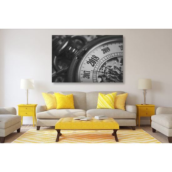 Obraz historické vreckové hodinky v čiernobielom prevedení