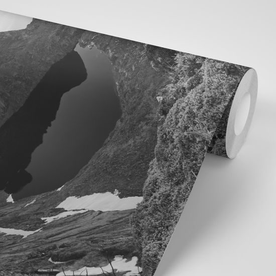 Samolepiaca fototapeta čiernobiely pohľad na veľkolepú horskú krajinu