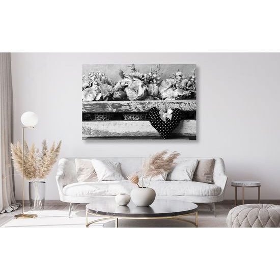 Obraz kvety karafiátu a srdiečko v čiernobielom prevedení