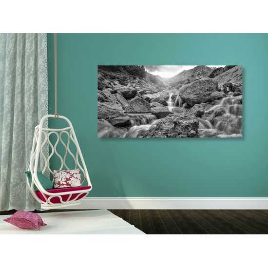 Obraz nádherné vodopády v čiernobielom prevedení