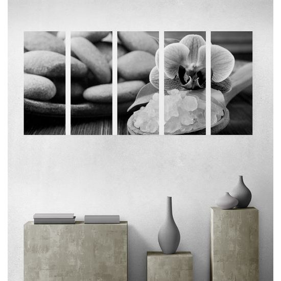 5-dielny obraz wellness zátišie s morskou soľou v čiernobielom prevedení