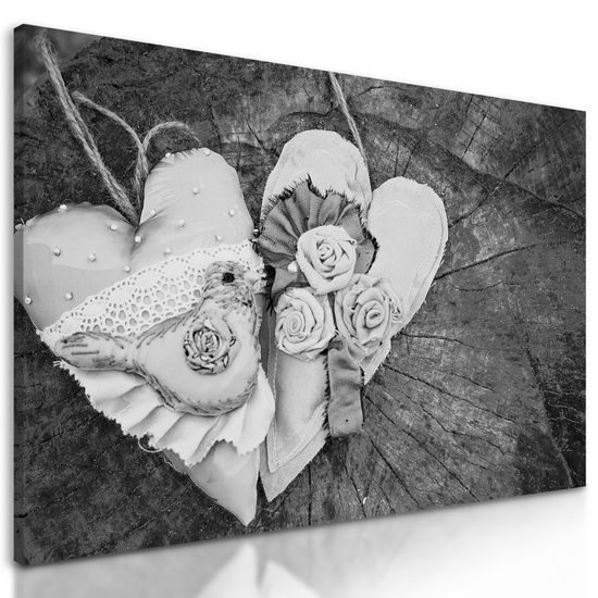 Obraz vyšívané srdiečka a vtáčik na pníku v čiernobielom prevedení