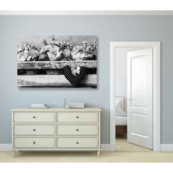 Obraz kvety karafiátu a srdiečko v čiernobielom prevedení