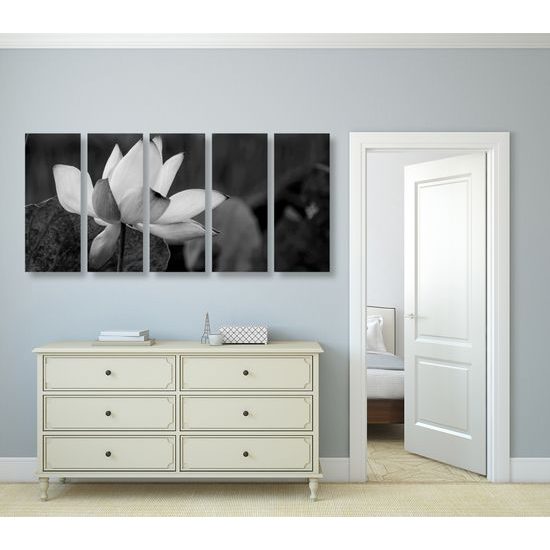 5-dielny obraz nádherny kvet v čiernobielom prevedení
