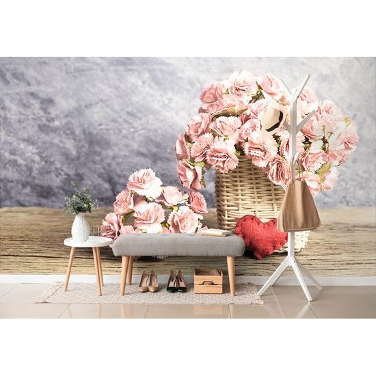 Samolepiaca fototapeta košík s elegantnými ružovými karafiátmi