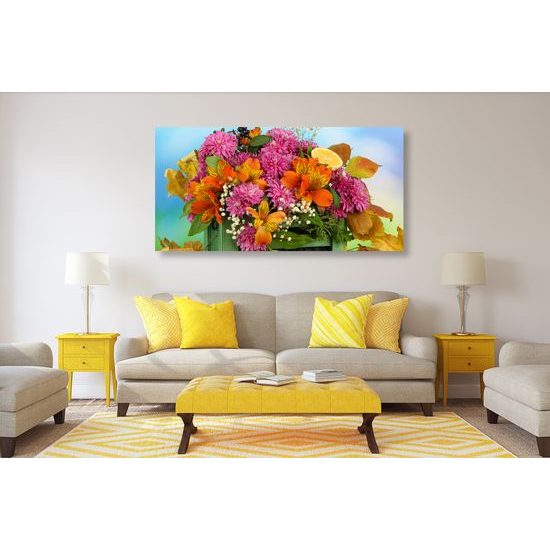 Obraz jesenné zátišie drevená debnička plná kvetov