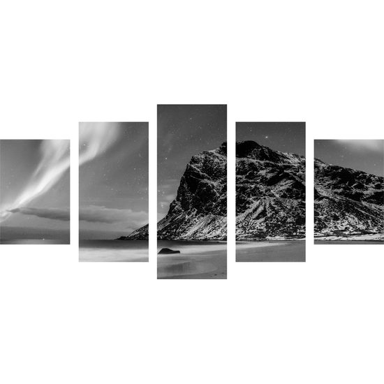 5-dielny obraz polárna žiara v Nórsku v čiernobielom prevedení