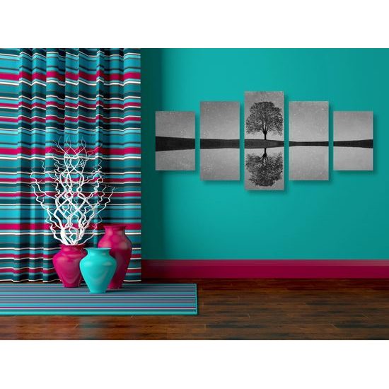 5-dielny obraz odraz hviezd na hladine jazera v čiernobielom prevedení