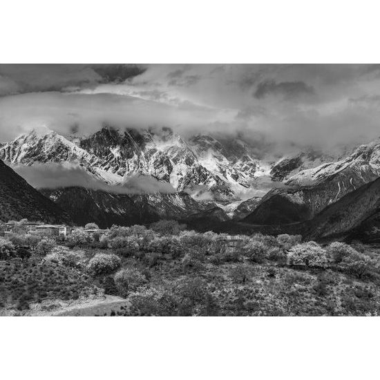Fototapeta čiernobiely pohľad na majestátne pohorie