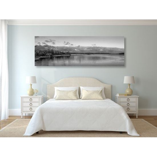 Obraz osamelý dom pri jazere v čiernobielom prevedení