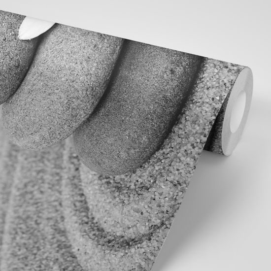 Samolepiaca fototapeta kvet so zen kameňmi v čiernobielom prevedení