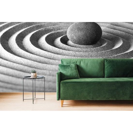Fototapeta upokojujúci zen kameň v čiernobielom prevedení