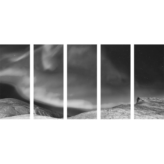 5-dielny obraz polárna žiara v čiernobielom prevedení
