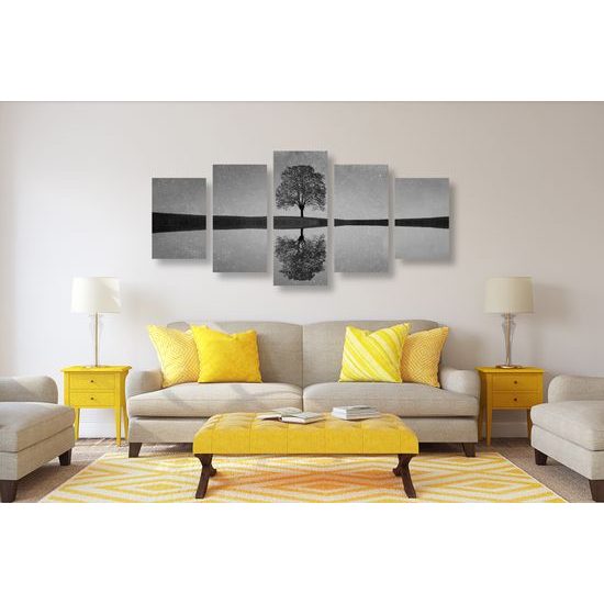 5-dielny obraz odraz hviezd na hladine jazera v čiernobielom prevedení