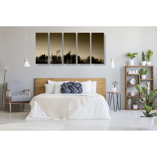 5-dielny obraz les pri západe slnka v sépiovom prevedení