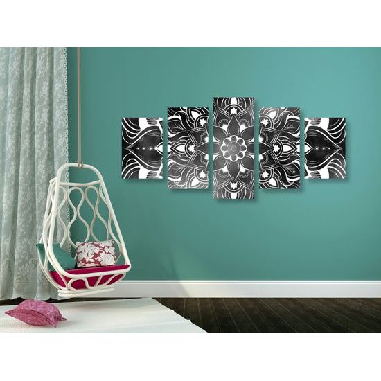 5-dielny obraz vesmírna Mandala v čiernobielom prevedení