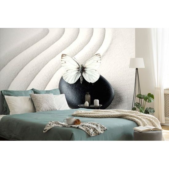 Samolepiaca fototapeta harmónia motýľa so zen kameňom