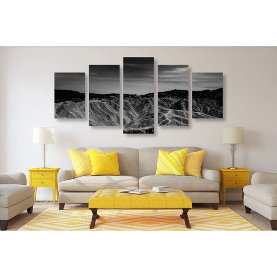 5-dielny obraz americké údolie smrti v čiernobielom prevedení