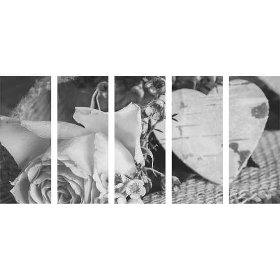 5-dielny obraz zátišie s ružou a srdiečkom v čiernobielom prevedení