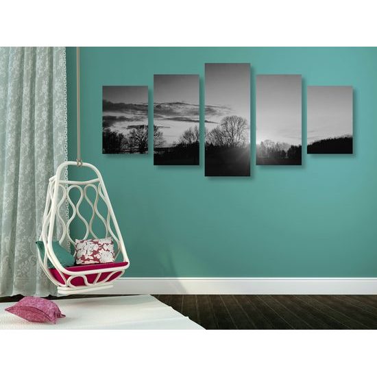 5-dielny obraz západ slnka nad malebnou krajinkou v čiernobielom prevedení