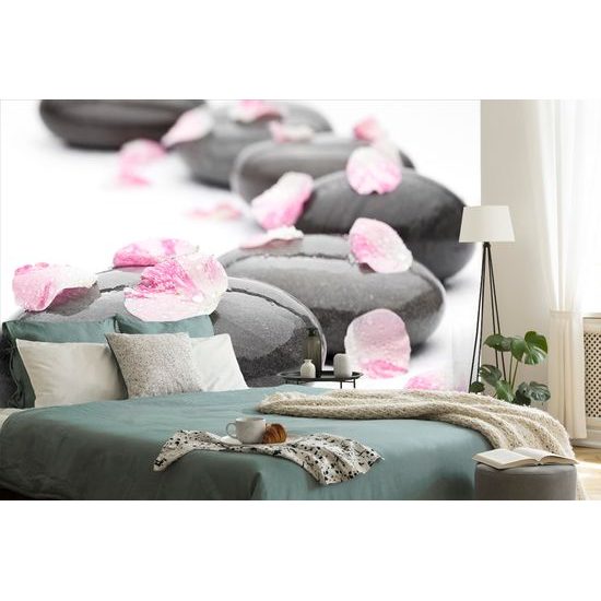 Samolepiaca fototapeta masážne kamene s ružovými lupienkami