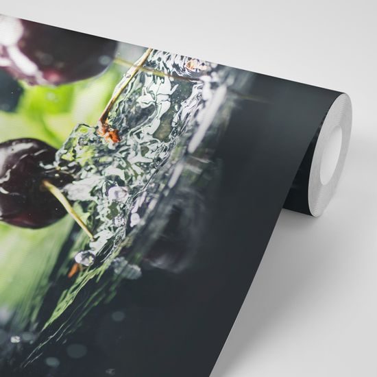 Samolepiaca fototapeta padajúce čerešne do vody