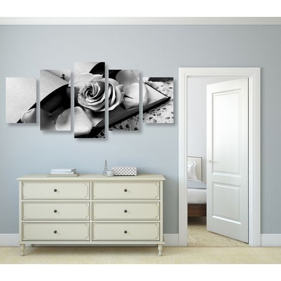 5-dielny obraz ruža a tajný kľúč v čiernobielom prevedení