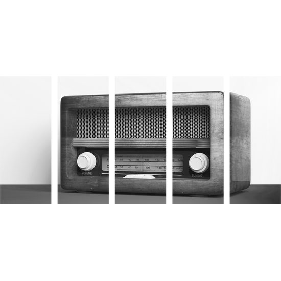 5-dielny obraz staré rádio v čiernobielom prevedení
