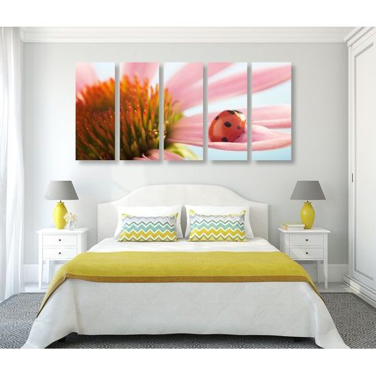 5-dielny obraz lienka na lupienku kvetu