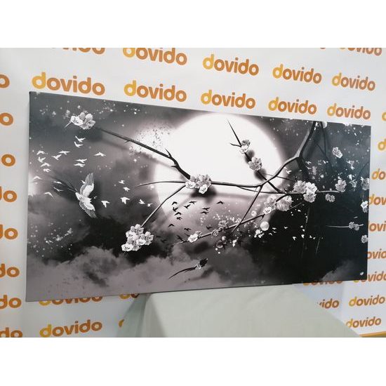 Obraz vtáčiky lietajúce za splnu mesiaca v čiernobielom prevedení