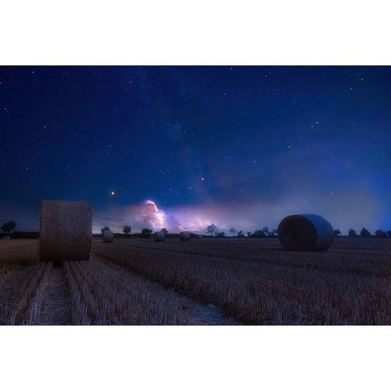 Fototapeta balík sena pod fascinujúcou oblohou