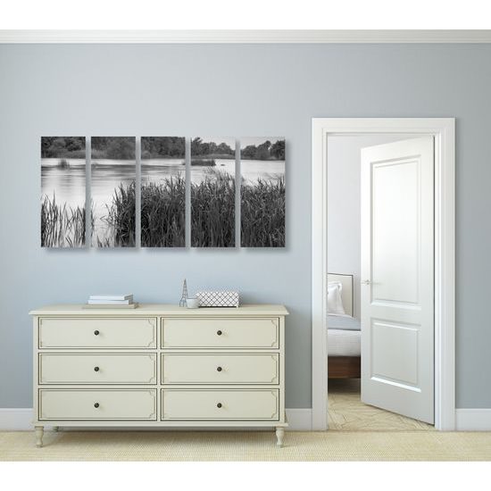 5-dielny obraz slnečné lúče nad riekou v čiernobielom prevedení