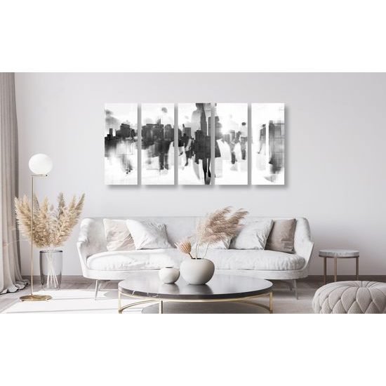 5-dielny obraz odrazy ľudí v rušnom meste v čiernobielom prevedení