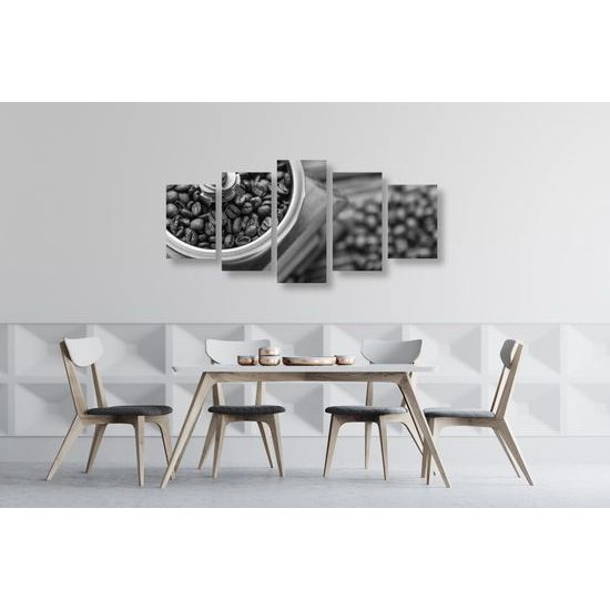 5-dielny obraz kvalitné zrnká kávy v čiernobielom prevedení