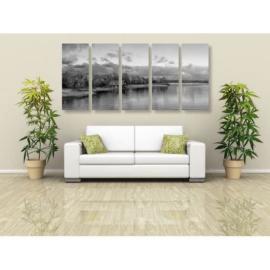 5-dielny obraz osamelý dom pri jazere v čiernobielom prevedení