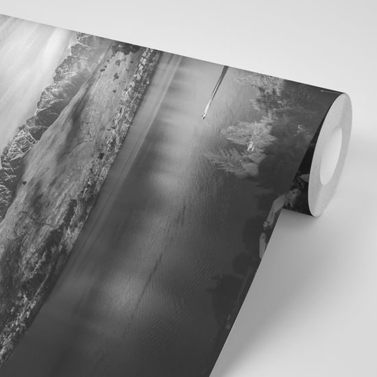 Samolepiaca fototapeta čiernobiela dedina na úpätí hôr