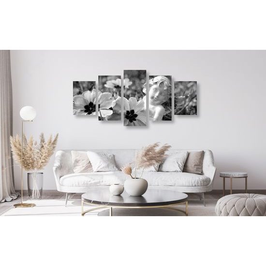 5-dielny obraz anjel na rozkvitnutej lúke v čiernobielom prevedení