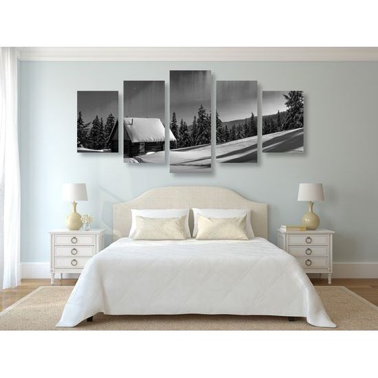 5-dielny obraz polárna žiara nad zimnou krajinou v čiernobielom prevedení