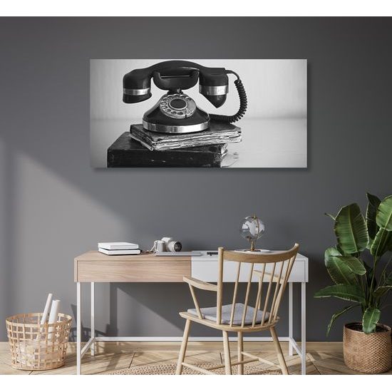 Obraz historický telefón v čiernobielom prevedení