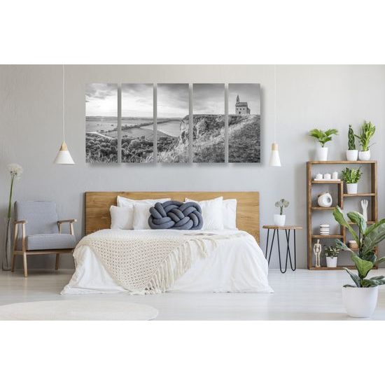 5-dielny obraz Nitrianský kostolík na skale v čiernobielom prevedení