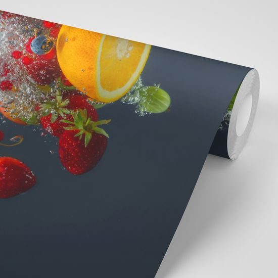 Okúzľujúca fototapeta padajúce ovocie do vody